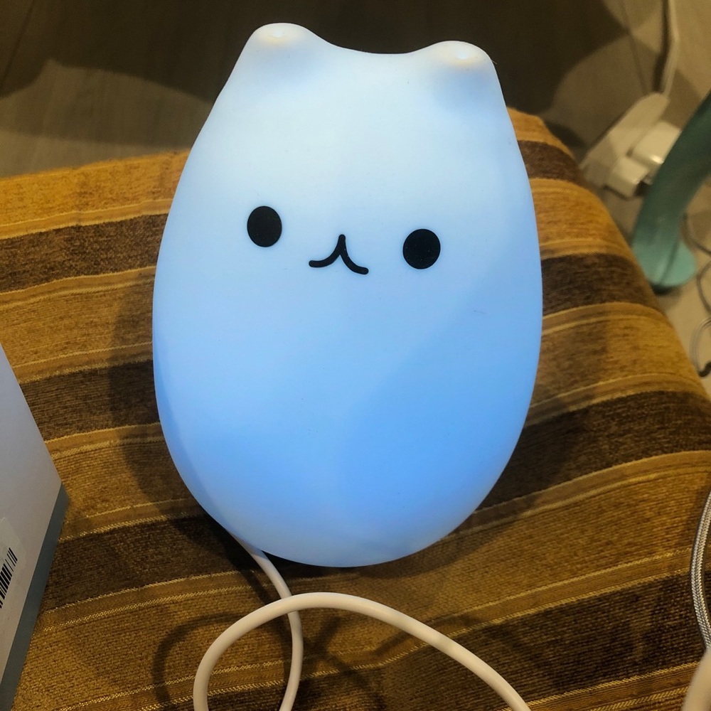 LED Kitty Night Light - Picture 7 of 8